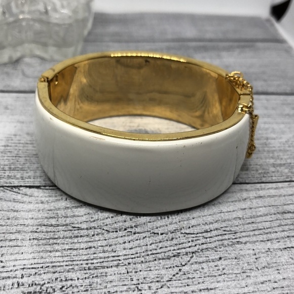 Vintage gold tone and white enamel statement bracelet - Picture 3 of 6
